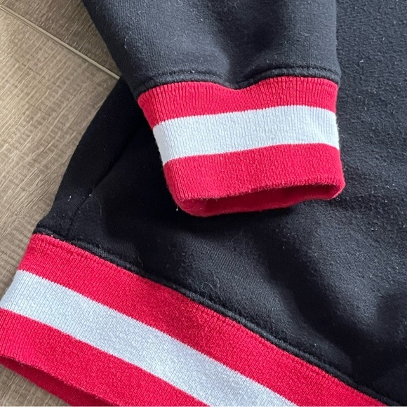 Disneyland Resort Disney World Mickey Christmas Holiday Sweatshirt M Black‎ Red - Picture 8 of 16